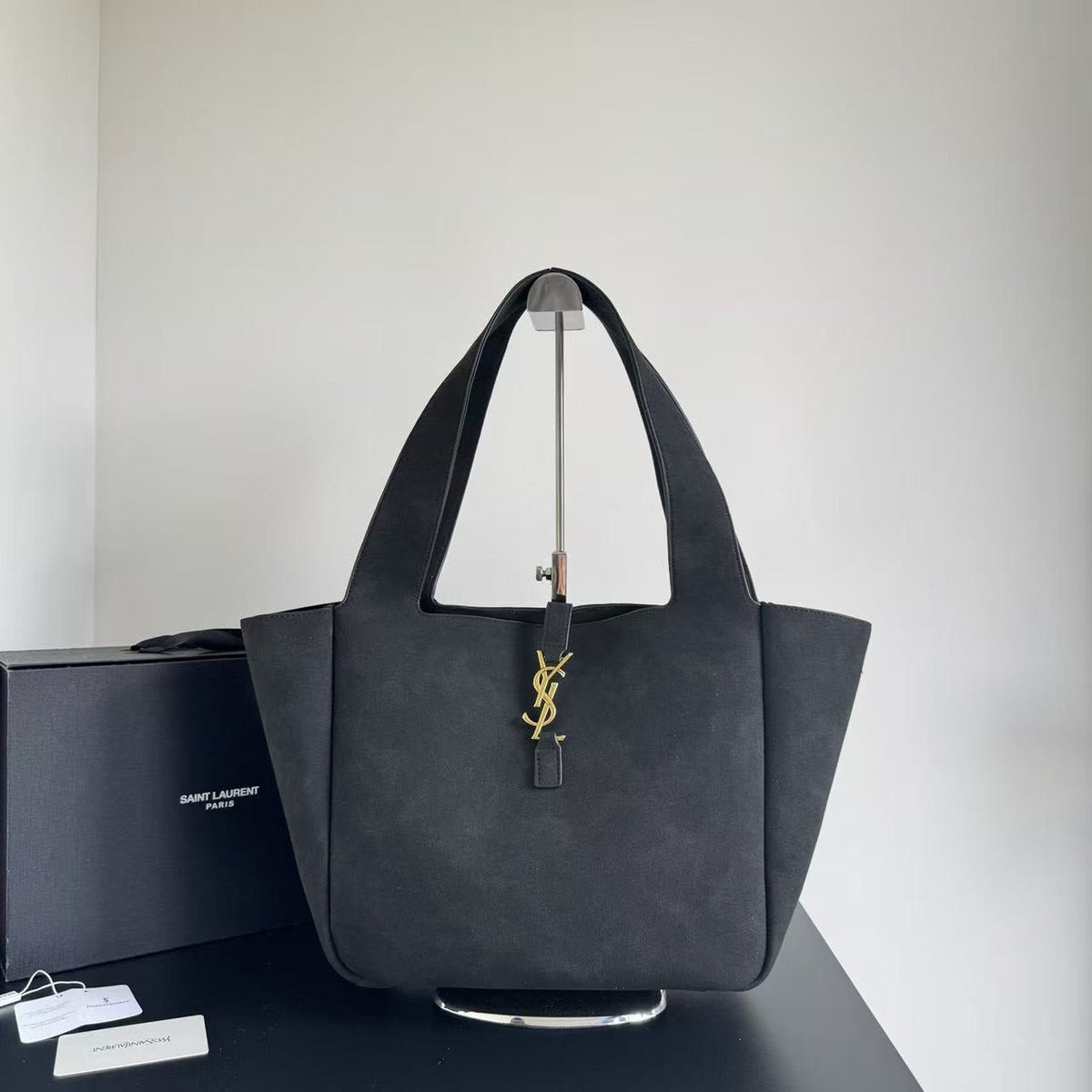 LE 5 À 7 With Box