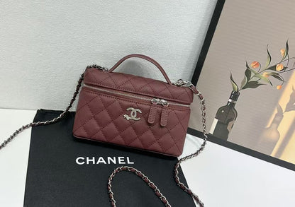 Slim Vanity Case With Chain
