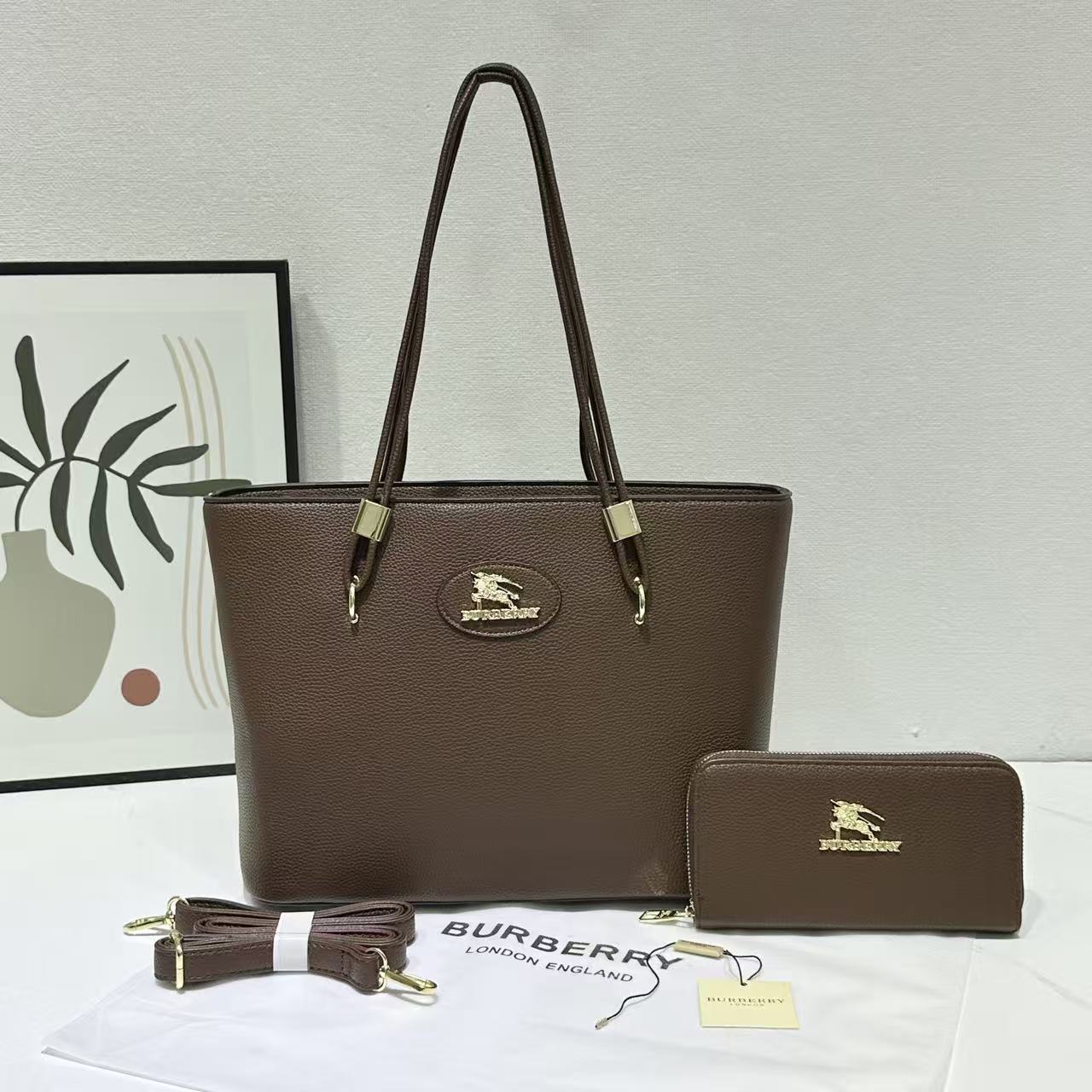 Jet Set Medium Tote Bag & Wallet